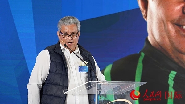 茨瓦尼市市長委員會成員漢內(nèi)斯·科茲致辭。人民網(wǎng) 張茜攝