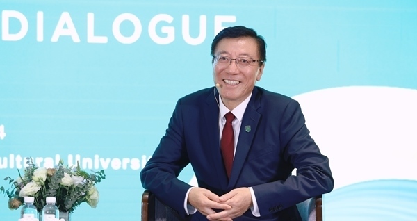 孫其信在2024世界農(nóng)業(yè)科技創(chuàng)新大會(huì)首場(chǎng)大咖對(duì)話上發(fā)言。中國(guó)農(nóng)業(yè)大學(xué)供圖