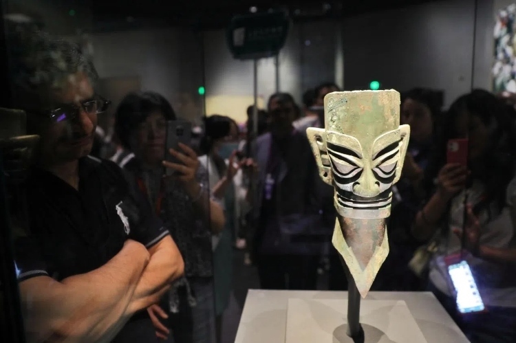 8月31日，亞洲媒體考察團(tuán)參訪三星堆博物館。《中國(guó)經(jīng)濟(jì)周刊》記者肖翊攝