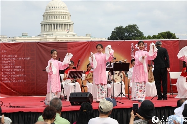 2、在華盛頓中國(guó)文化節(jié)活動(dòng)上，還進(jìn)行了豐富多樣的中國(guó)文化演出。 人民網(wǎng)記者 李志偉攝