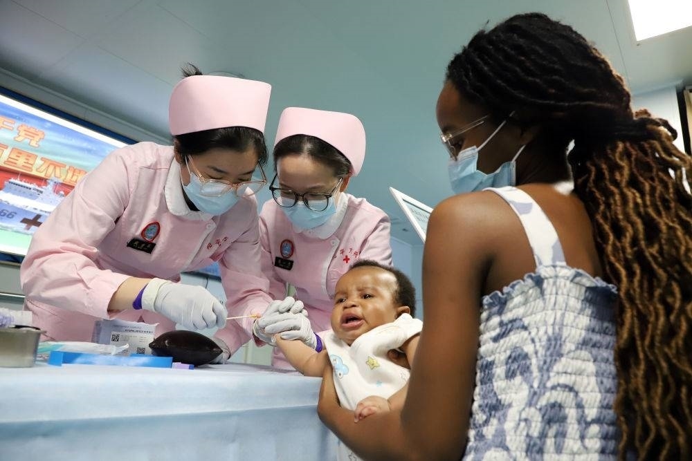 2024年8月12日，中國海軍“和平方舟”號(hào)醫(yī)院船在莫桑比克馬普托開展醫(yī)療服務(wù)。