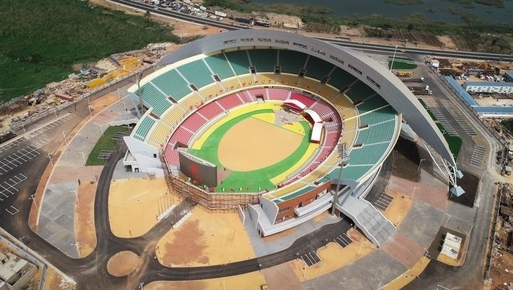 這是2018年7月18日在塞內(nèi)加爾首都達喀爾航拍的中國援建的塞內(nèi)加爾競技摔跤場。新華社記者 呂帥 攝