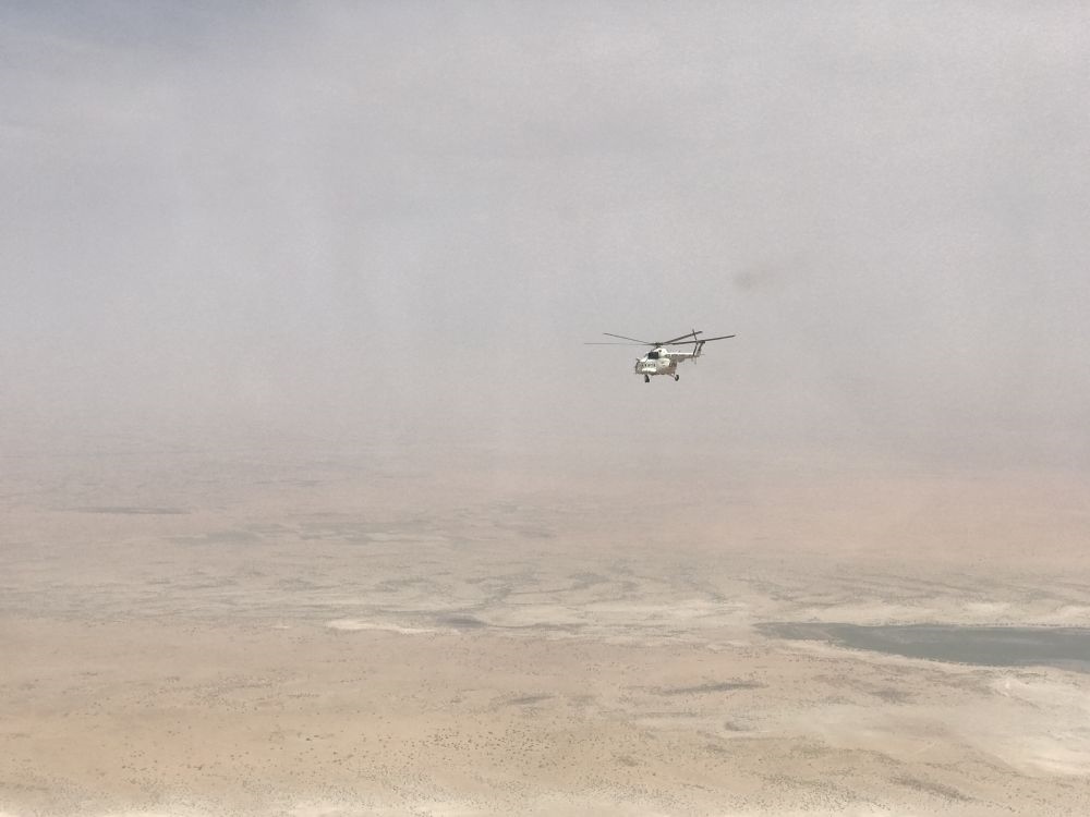 2017年8月8日，中國首支維和直升機(jī)分隊(duì)直升機(jī)飛行在蘇丹達(dá)爾富爾任務(wù)區(qū)上空。