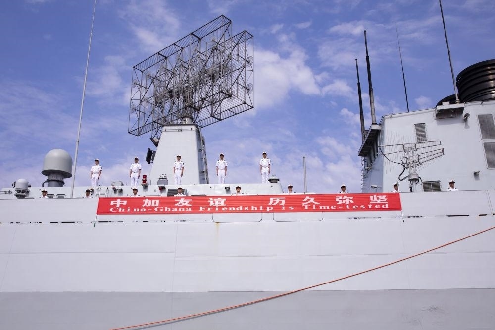 2023年6月27日，中國海軍第43批護(hù)航編隊(duì)抵達(dá)加納特馬港碼頭，開始對加納進(jìn)行為期4天的友好訪問。