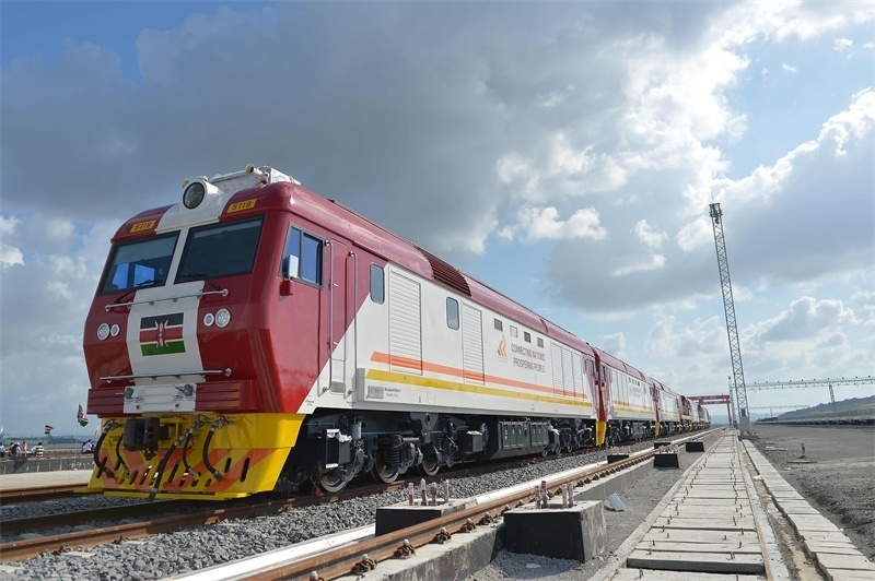 當(dāng)?shù)貢r(shí)間2017年5月30日，肯尼亞蒙巴薩，連接肯尼亞港口城市蒙巴薩和首都內(nèi)羅畢的蒙內(nèi)鐵路正式竣工通車。