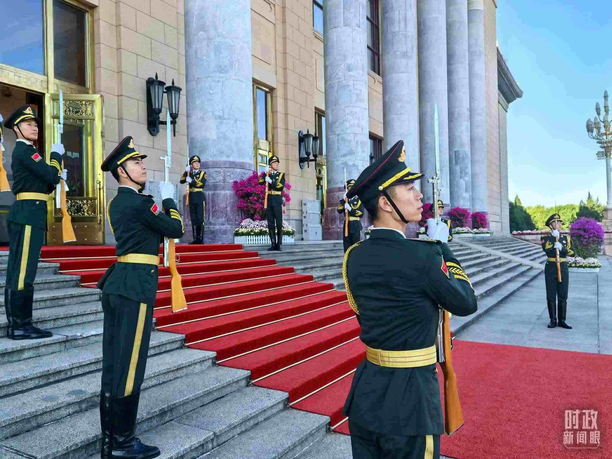 禮兵列隊(duì)迎接外賓。（總臺(tái)央視記者鐘銳拍攝）