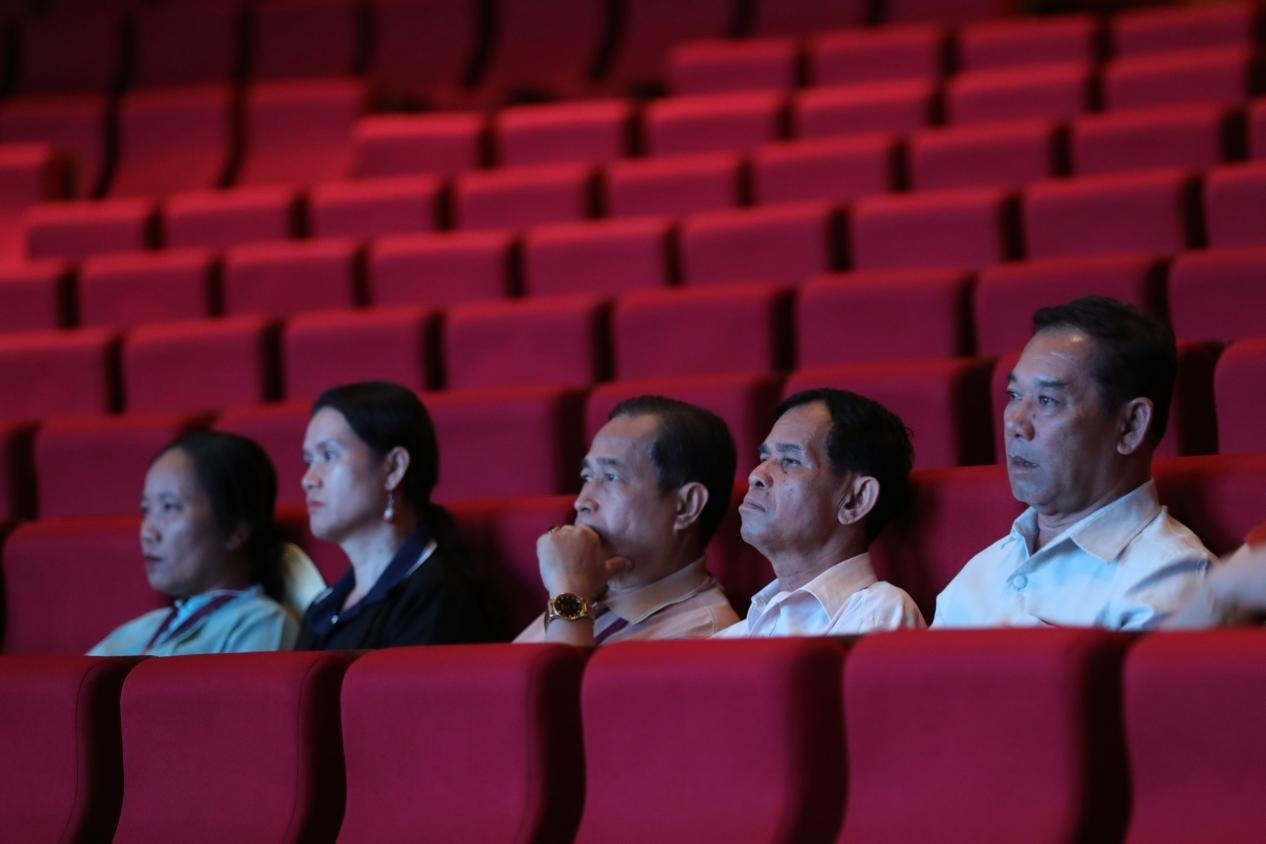 亞洲媒體考察團(tuán)在觀眾席就座?！吨袊?guó)經(jīng)濟(jì)周刊》記者 肖翊攝