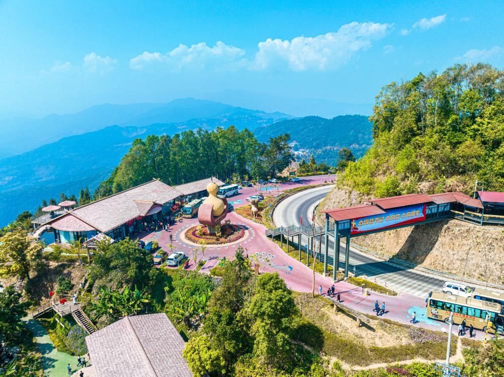 這是位于班洪鄉(xiāng)班洪村下班壩自然村的葫蘆王地AAAA級景區(qū)游客服務(wù)中心。（滄源縣融媒體中心供圖）