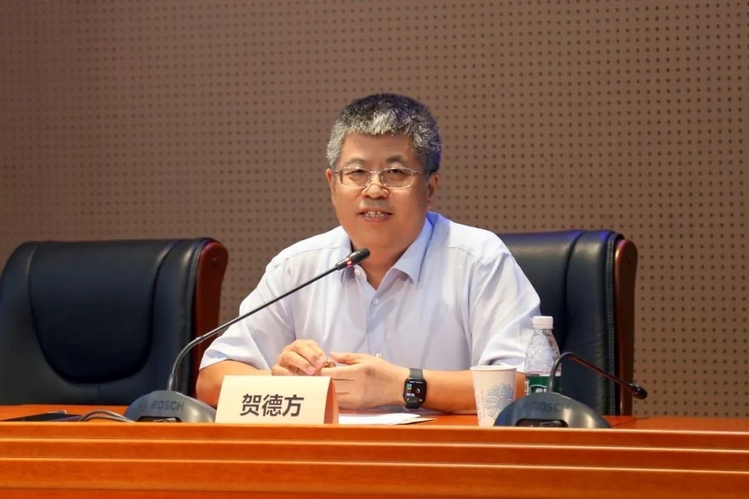 國務(wù)院參事、科技部原副秘書長(zhǎng)、中國科技評(píng)估與成果管理研究會(huì)理事長(zhǎng)賀德方致辭。主辦方供圖