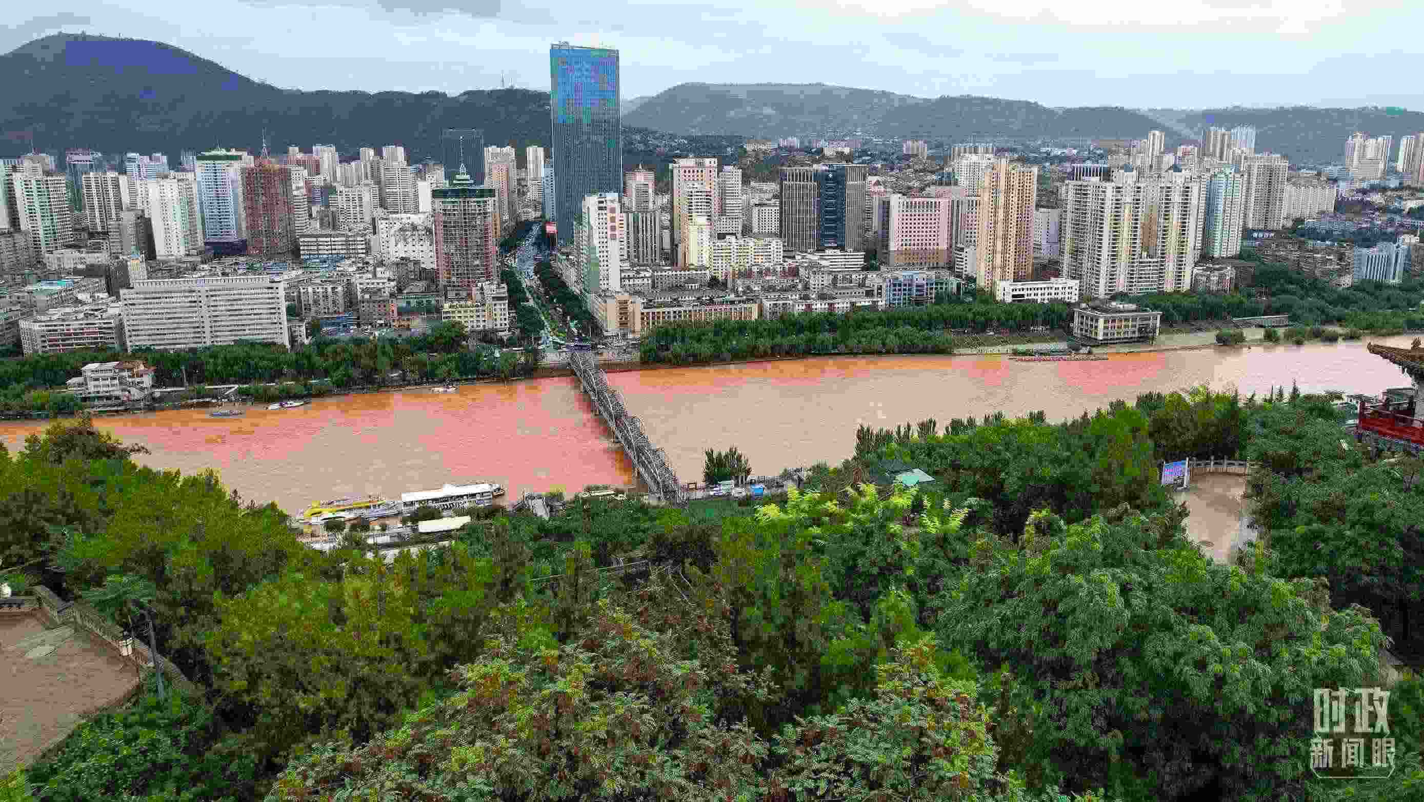 △黃河蘭州中山橋段。（總臺(tái)記者馬凌峰拍攝）