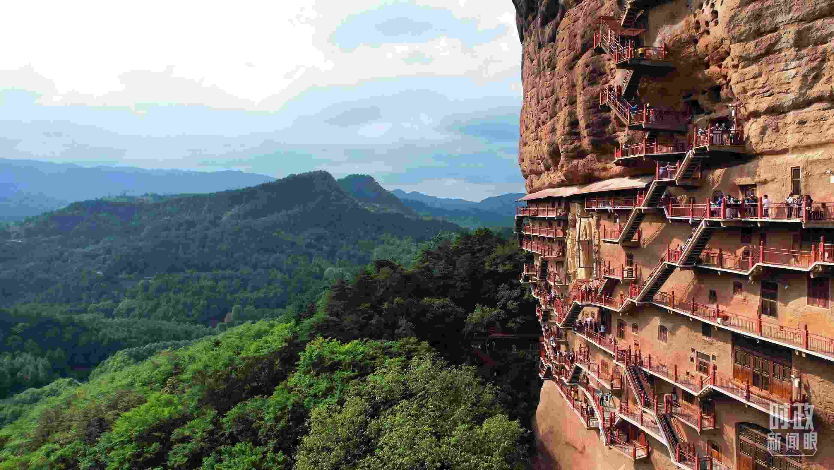 △ 麥積山石窟。（總臺(tái)記者馬凌峰拍攝）