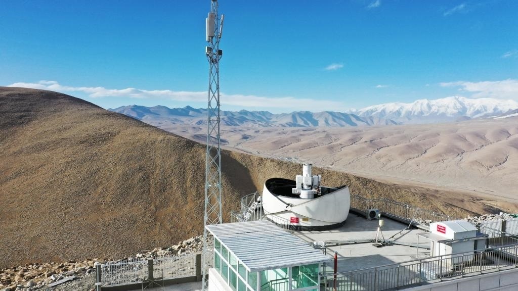 正在運(yùn)行的塔縣星地激光通信地面站。（中國(guó)科學(xué)院空天信息創(chuàng)新研究院供圖）