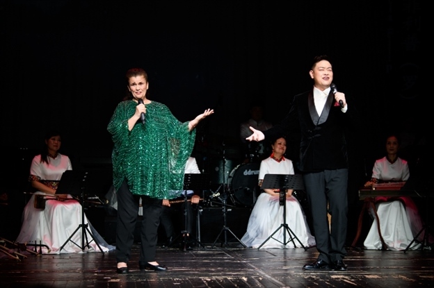 中羅歌唱家合唱《摩爾多瓦的玫瑰》。傅永山 攝