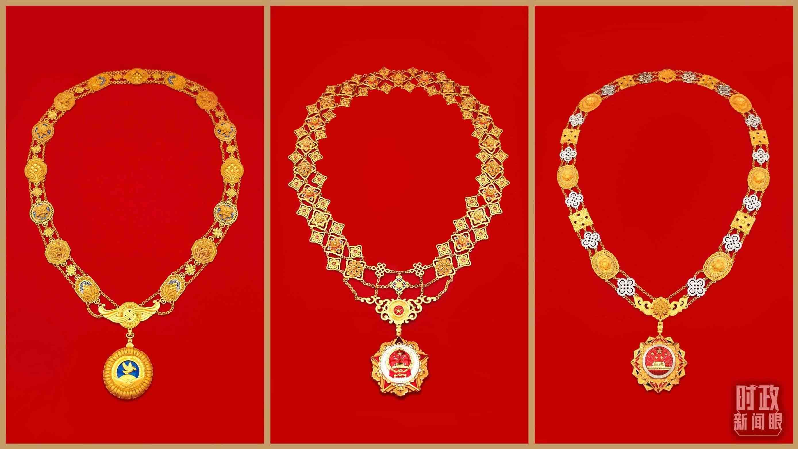 “共和國(guó)勛章”（中）、“友誼勛章”（左）和國(guó)家榮譽(yù)稱號(hào)獎(jiǎng)?wù)拢ㄓ遥?。（總臺(tái)央視記者郭鴻、鄂介甫拍攝）