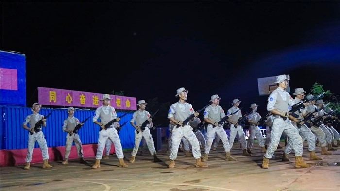 刺殺操展示氣勢(shì)沖天。孫千攝