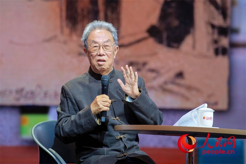 王蒙以《與時代同行 與人民同心》為題演講。人民網(wǎng)記者 翁奇羽攝