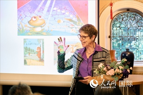 英國筷子俱樂部“接觸中國”項目聯(lián)合負責(zé)人童海珍致辭 楊浩鵬攝