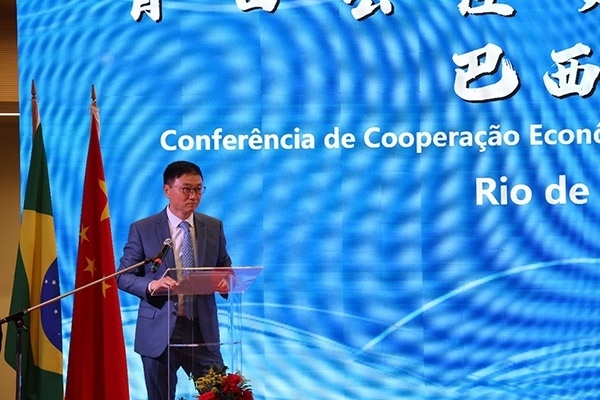 浙江省僑聯(lián)副主席兼巴西華人文化交流協(xié)會榮譽主席尹霄敏在活動現(xiàn)場致辭。人民網(wǎng)記者 陳海琪攝