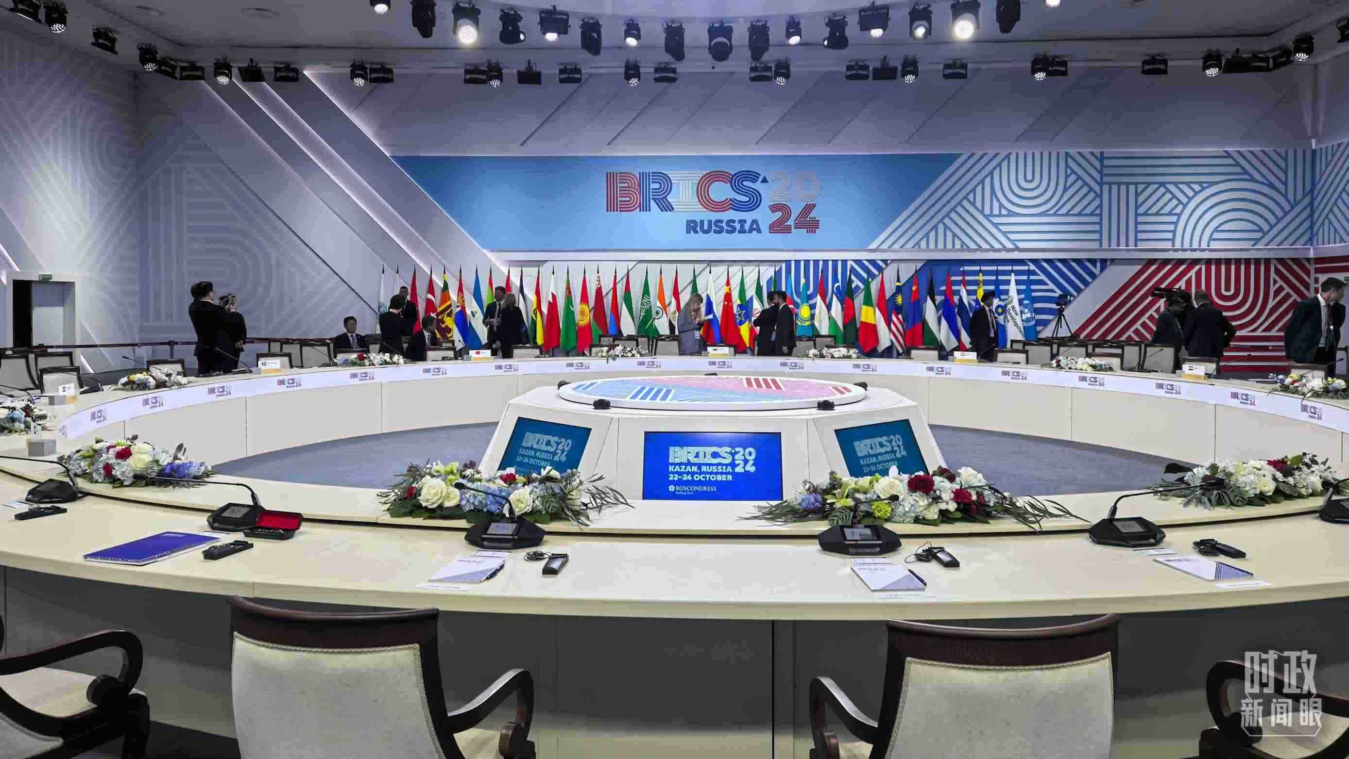 △ 金磚國家領(lǐng)導(dǎo)人大范圍會(huì)議開始前。（總臺(tái)央視記者程鋮拍攝）