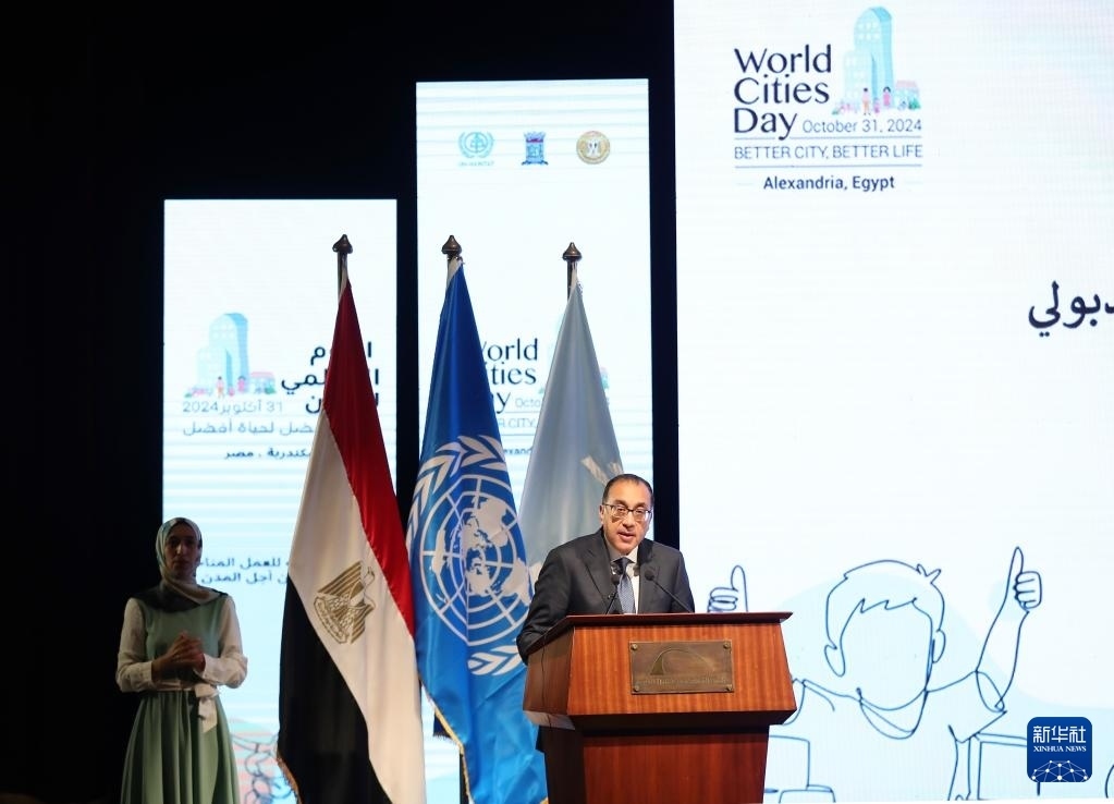 10月31日，在埃及亞歷山大，埃及總理馬德布利在活動(dòng)上致辭。新華社記者 王東震 攝