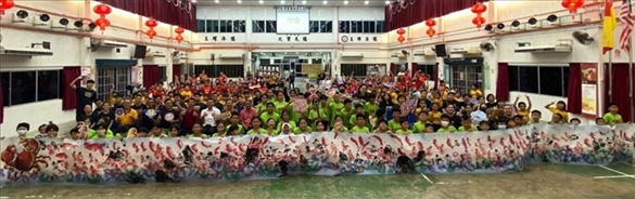 在工作坊導(dǎo)師的指導(dǎo)下，三校200余名學(xué)生共同完成了一幅長(zhǎng)達(dá)80尺的水墨畫作。主辦方供圖