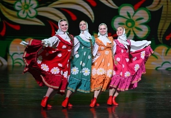 6月22日，2024-2025“中俄文化年”海南島歡樂節(jié)俄羅斯藝術(shù)團(tuán)體巡演在海口市舉行。新華社記者郭程攝