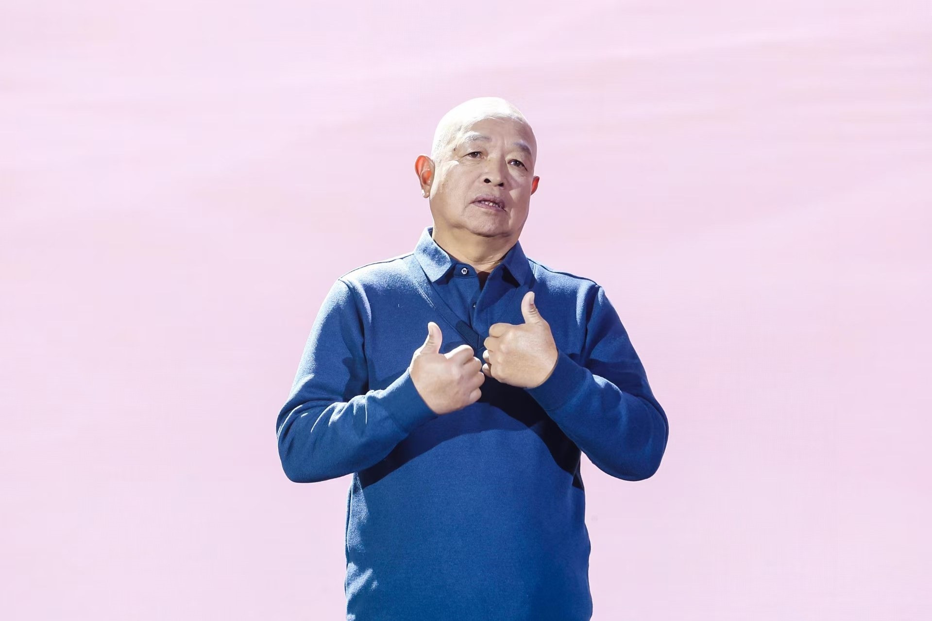 “山東好人”、煙臺市無聲洗車場經(jīng)理柳興濤。人民視頻供圖。