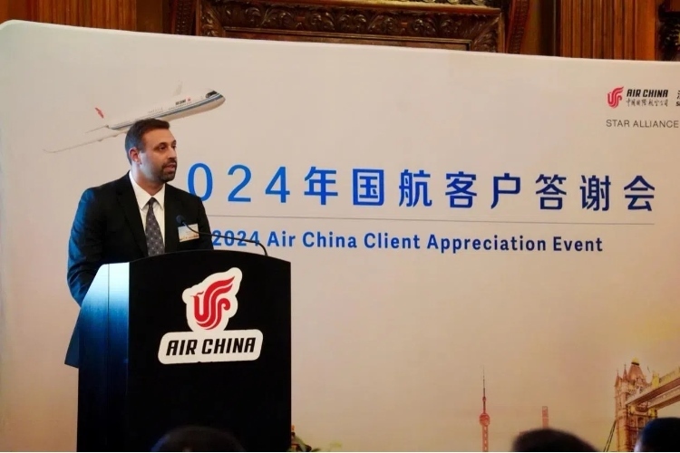 英國48家集團俱樂部主席杰克·佩里發(fā)表致辭。吳若鳴攝