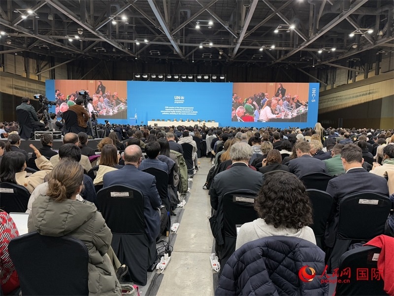 圖為塑料污染政府間談判委員會(huì)第五次會(huì)議現(xiàn)場(chǎng)。人民網(wǎng)記者 莽九晨攝