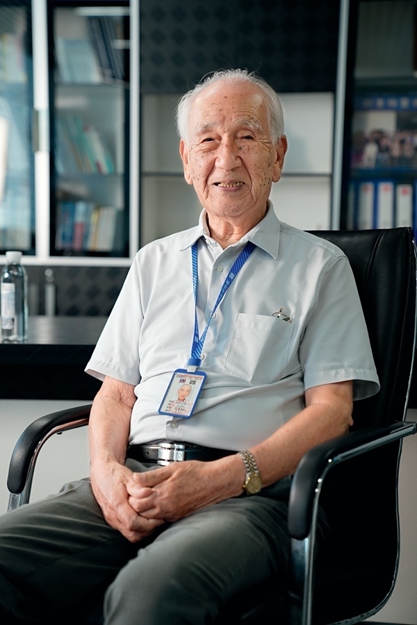 2024年8月，佐佐木俊一在深圳接受本刊記者采訪。