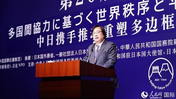 日本言論NPO理事長(zhǎng)工藤泰志宣讀《東京共識(shí)》。人民網(wǎng) 蔣曉辰攝