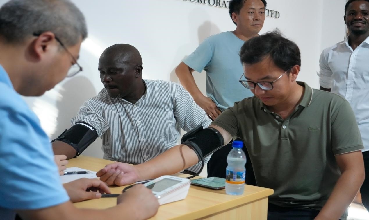 醫(yī)療隊專家診療現(xiàn)場。中國土木供圖