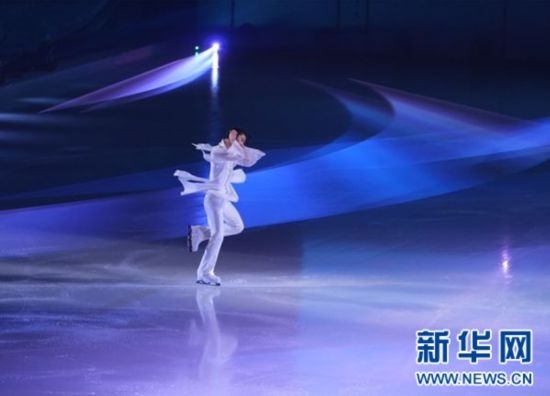 圖為羽生結(jié)弦在表演中。記者 錢錚 攝