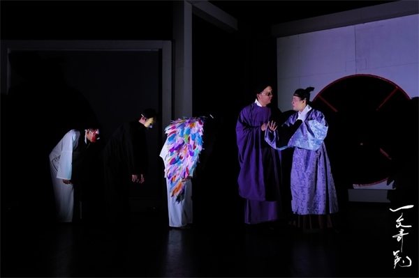 《一文奇冤》劇照。中國國家話劇院供圖