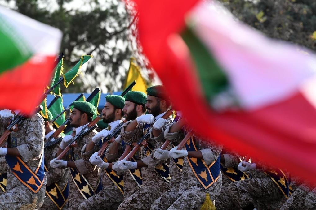 2024年9月21日，伊朗軍人在首都德黑蘭參加閱兵式。新華社記者沙達(dá)提攝