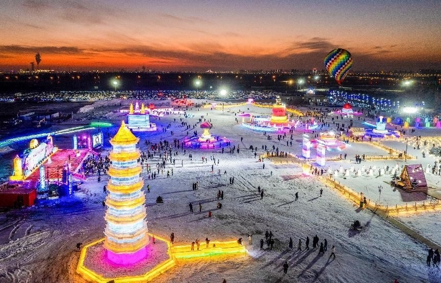 第四屆呼和浩特歡樂冰雪節(jié)活動(dòng)現(xiàn)場(chǎng)。丁根厚攝