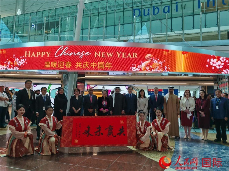 1月22日，“溫暖迎春·共慶中國(guó)年”中國(guó)新年慶典活動(dòng)在迪拜國(guó)際機(jī)場(chǎng)舉行。人民網(wǎng)記者 張志文攝