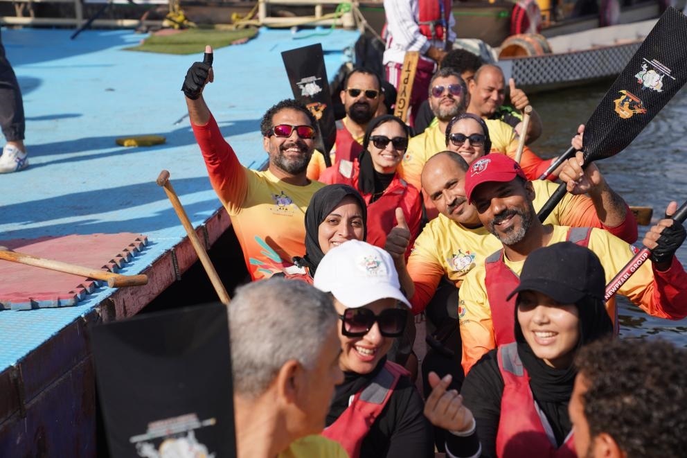 活動現(xiàn)場龍舟競技，共慶春節(jié)。開羅中國文化中心供圖