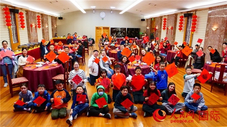 威廉蘭德小學師生活動現(xiàn)場合影。李鑫江攝