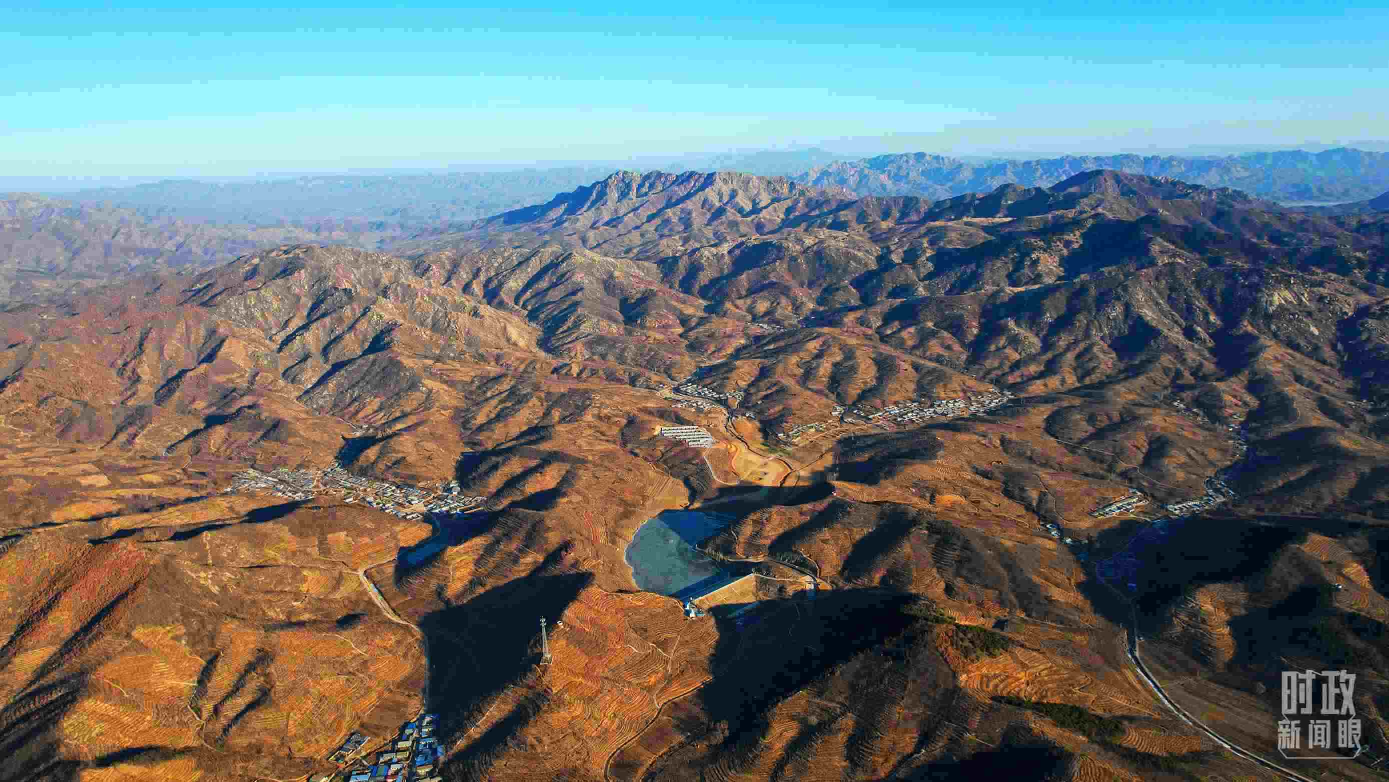 俯瞰祝家溝村。（總臺央視記者范凱拍攝）