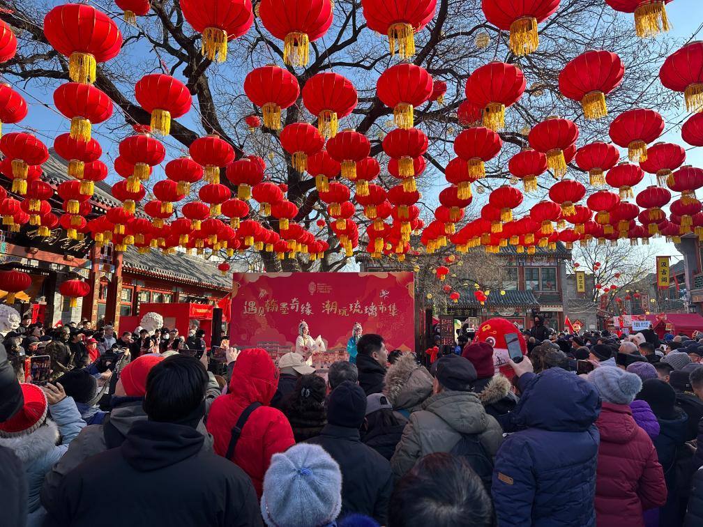 1月29日，市民游客在北京廠甸廟會感受濃濃年味。新華社記者 楊淑君 攝