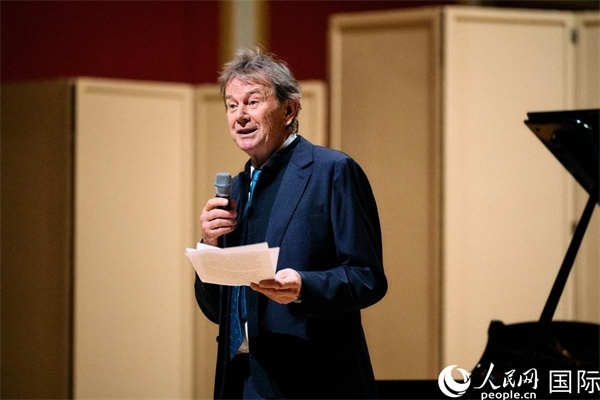 英中了解協(xié)會(huì)會(huì)長(zhǎng)邁克爾·伍德致辭。 楊浩鵬攝