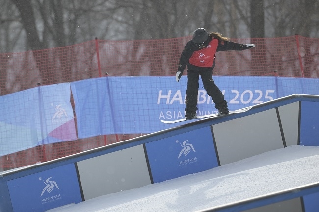 2月8日，張小楠在比賽中。新華社記者 楊冠宇攝