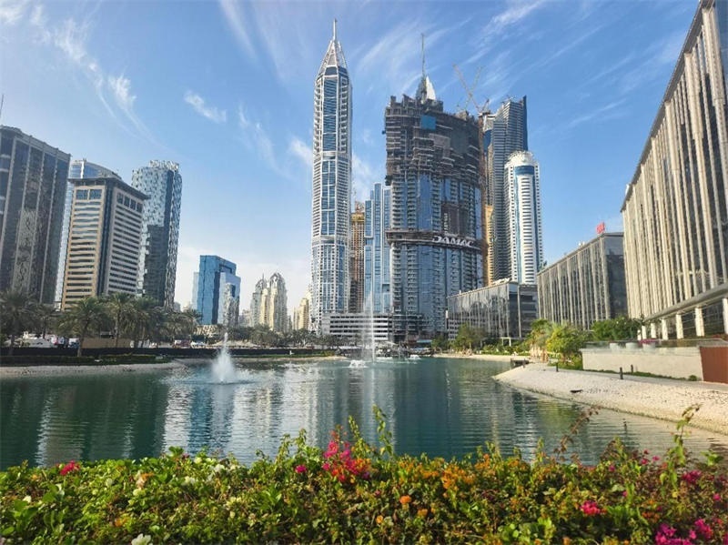 正在建設(shè)中的卡瓦利卡薩高層住宅項(xiàng)目（圖中有腳手架建筑）。 中建中東供圖 