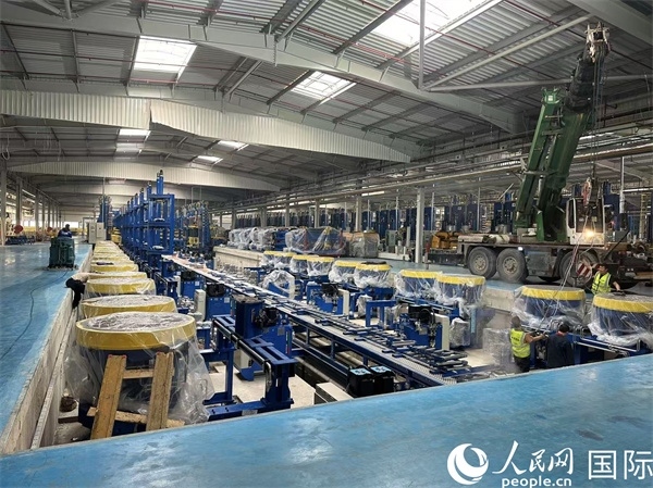 森麒麟輪胎在科技城的工廠車間。人民網(wǎng)記者 黃培昭攝