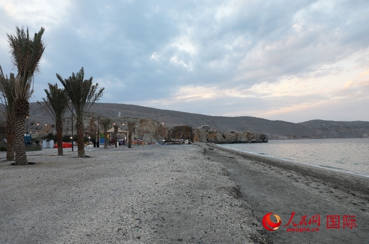 圖為阿曼穆桑代姆一處海灘公園。人民網(wǎng)記者 沈小曉攝