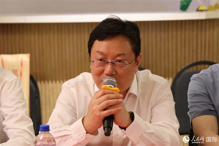 山東省濰坊市副市長狄波在座談會上致辭。人民網(wǎng)記者 陳海琪攝