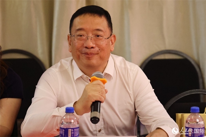 巴西文協(xié)主席上官建峰在座談會上致辭。人民網(wǎng)記者 陳海琪攝