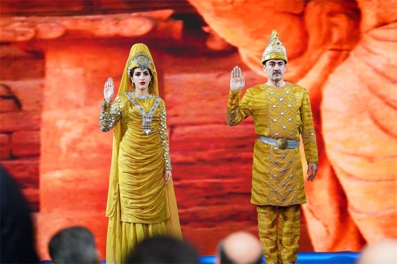 伊拉克時尚館舉辦的時裝展上，模特展示亞述時期服飾。伊拉克時尚館供圖