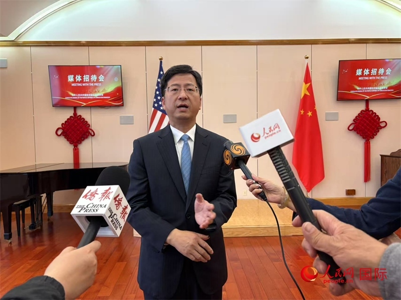 張建敏接受人民網等媒體記者采訪。人民網 鄧圩攝